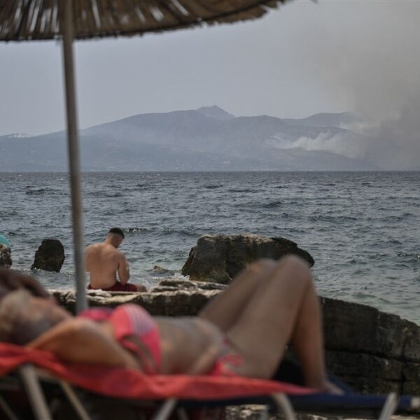 Podcast De Dag: op vakantie naar de (vuur)zee