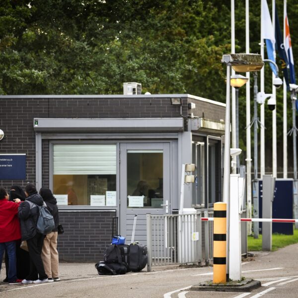 Grootste achterstand ooit: meer dan 70.000 asielzoekers wachten op beslissing van IND