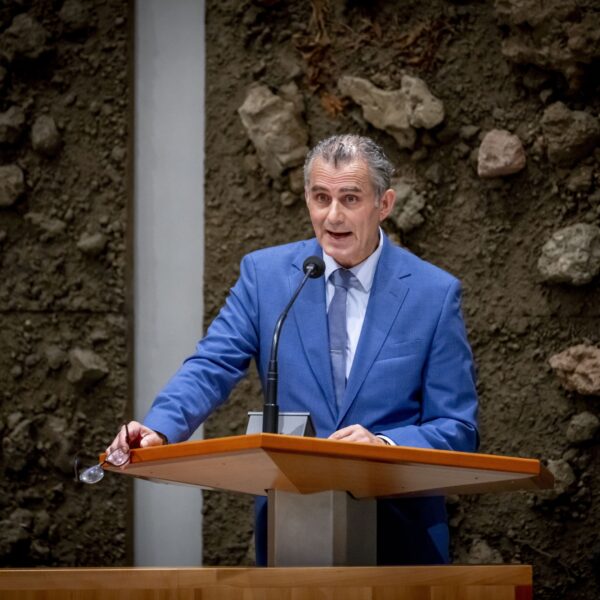 GL/PvdA wil meer mensen aan het werk bij de overheid en in de zorg, maar zijn die mensen er wel?