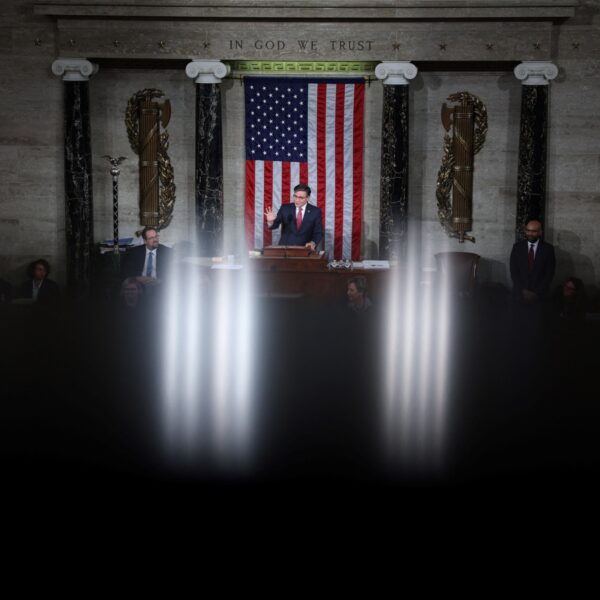 Podcast De Dag: Mike Johnson is onbekend, christen en trumpist