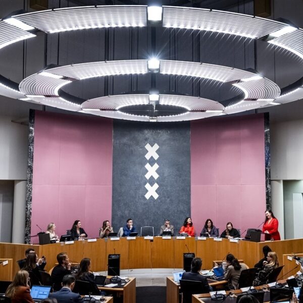 Wie durft nog raadslid te worden? 'Burn-outs, flauwvallen door de werkdruk'