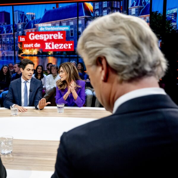 Hoe Wilders Omtzigt en Yeşilgöz 'voor het blok zet'