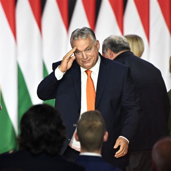 Europees rechts feliciteert Wilders: 'Orbán ruikt bloed, heeft met Wilders jager erbij'