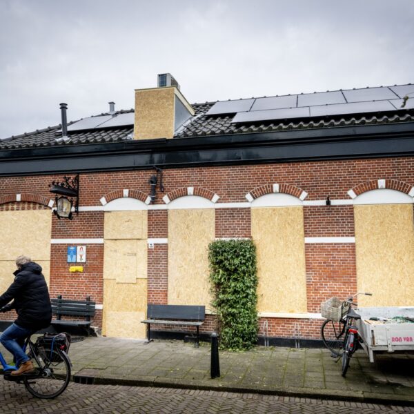 Burgemeester Vlaardingen over aanslagen bij woning loodgieter: 'Onderste steen is nog niet boven'