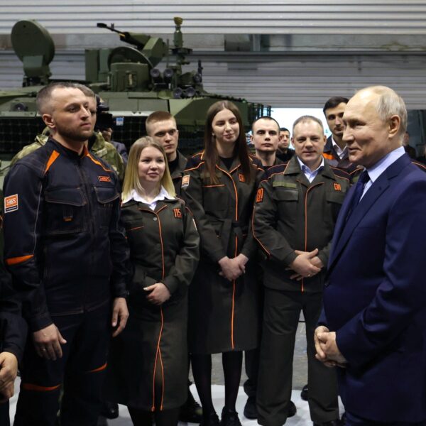 Ruslandkenner: 'Russen zullen zelf korte metten moeten maken met het Poetin-regime'