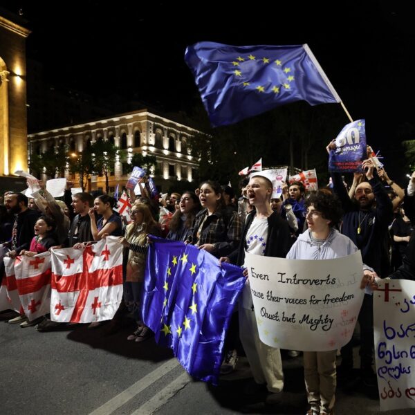 Grote protesten om 'Russische' wet in Georgië