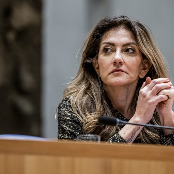 Yeşilgöz (VVD) over dubbele nationaliteit afpakken na geweld Amsterdam: 'Voor ons alles bespreekbaar'