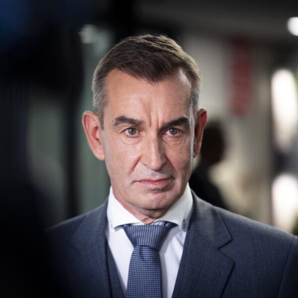 Staatssecretaris Herstel Groningen: 'Handen af van de centen van de Groningers'