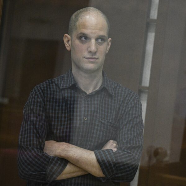 Podcast De Dag: brieven schrijven met Evan Gershkovich