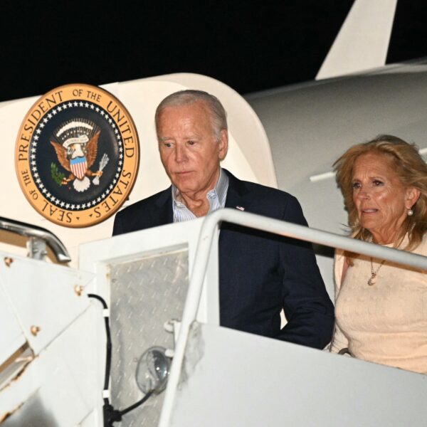 Podcast De Dag: waarom blijft Biden?