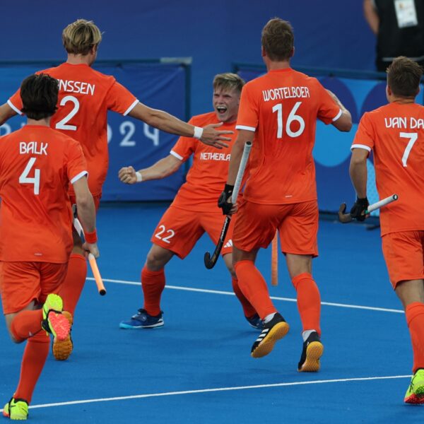 Broer van olympisch hockeyer Koen Bijen is commentator van zijn wedstrijden: 'Heel speciaal'