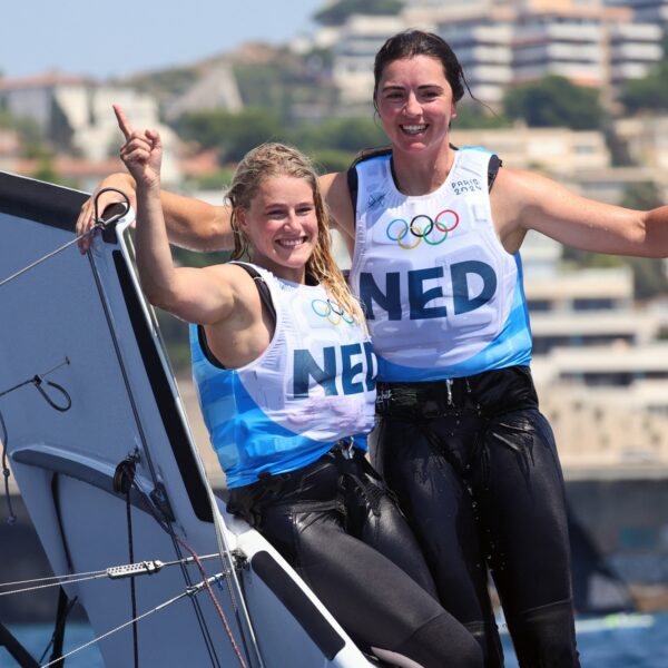 Hoe zeilers Van Aanholt en Duetz toch nog goud pakten: 'Het meest stressvolle moment van mijn leven'