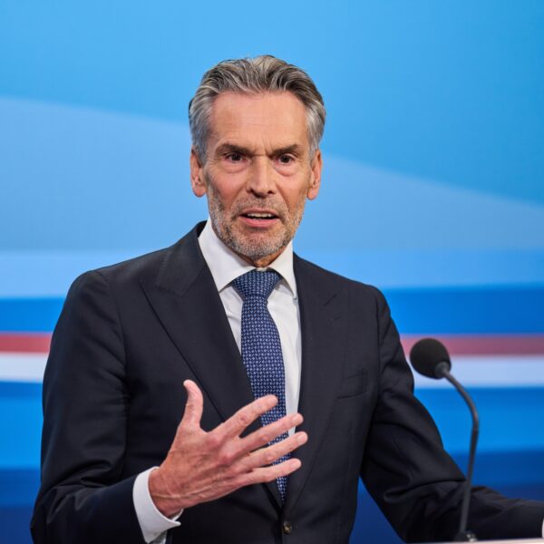 Nederland nog nooit zo corrupt, dringend beroep op premier Schoof