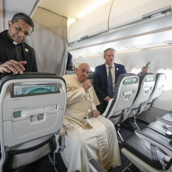 Podcast De Dag: op reis met de paus