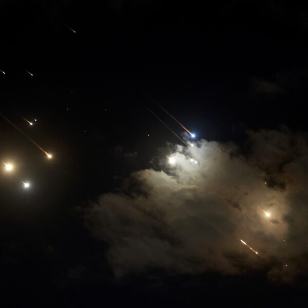 Iran lanceert raketten op Israël: 'Ik sta nog te trillen'