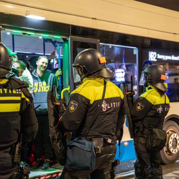 Hoe verder na de rellen in Amsterdam? 'Vingerwijzen naar een gemeenschap is een kwalijke zaak'