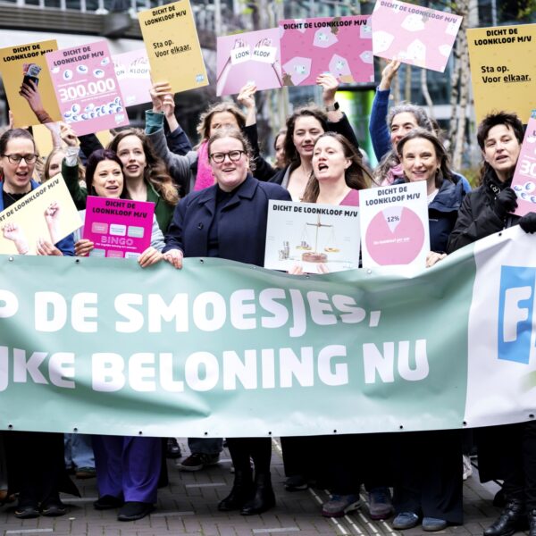 Waardoor komt het toch dat vrouwen nog altijd minder verdienen dan mannen?