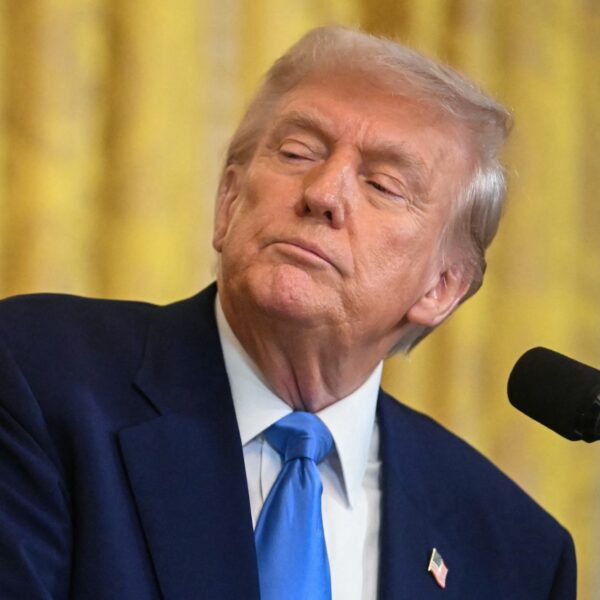 Podcast De Dag: Amerika 'haakt af', Nederlandse kiezer schuift op