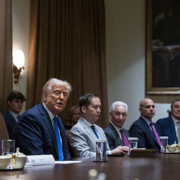 Podcast De Dag: meelezen in topgeheimen in Signal-gate