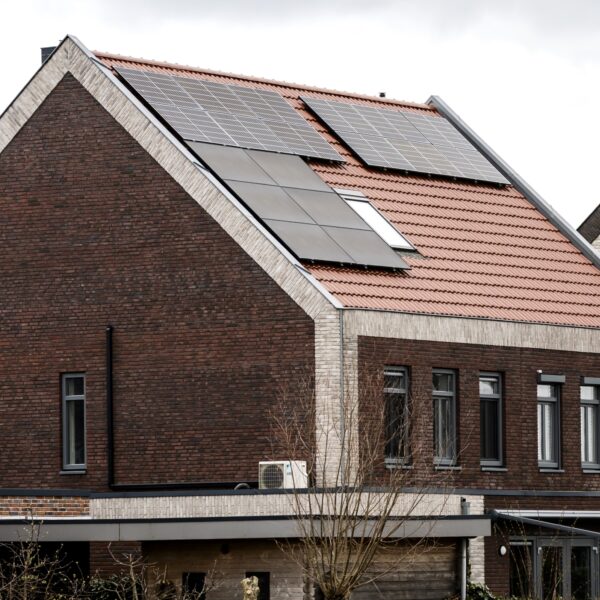 Houders zonnepanelen bezorgd: vanaf 2027 kun je geld verliezen op stroom die je opwekt