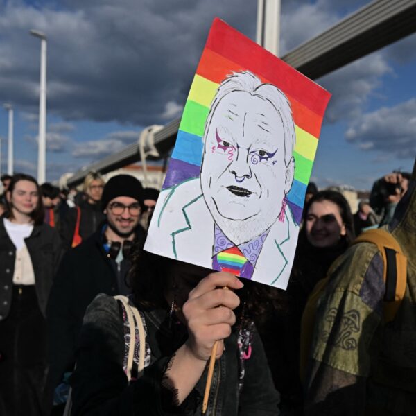 Podcast De Dag: homo in Hongarije