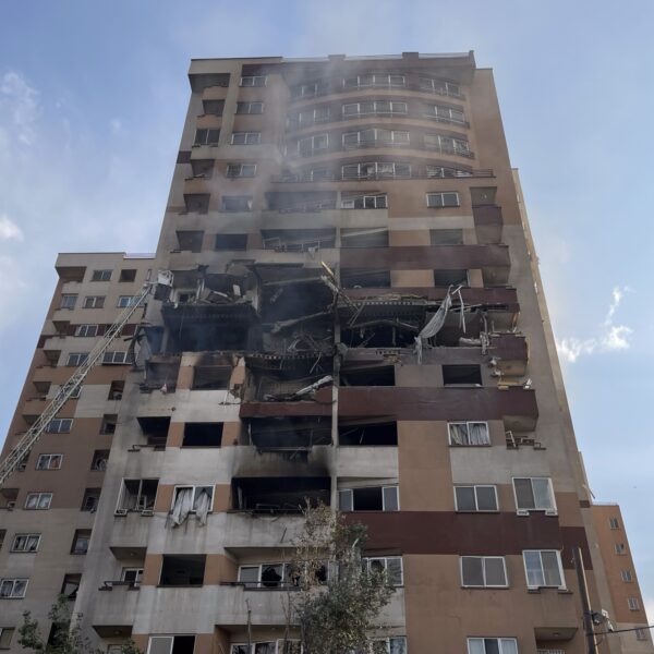 Israël valt militaire en nucleaire doelen in Iran aan, leider Revolutionaire Garde gedood