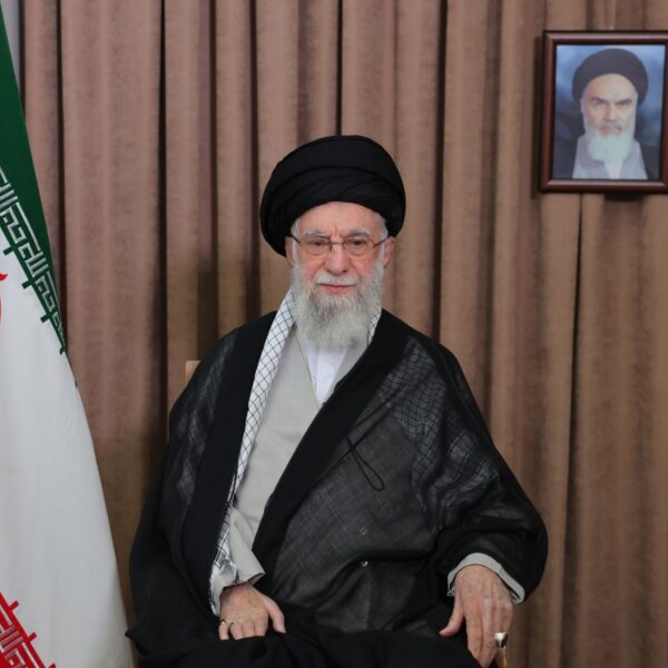 Podcast De Dag: Iraniërs over (de hoop op) regime change