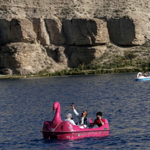 Ophef over reisinfluencers in Afghanistan: 'Een vertekend beeld'