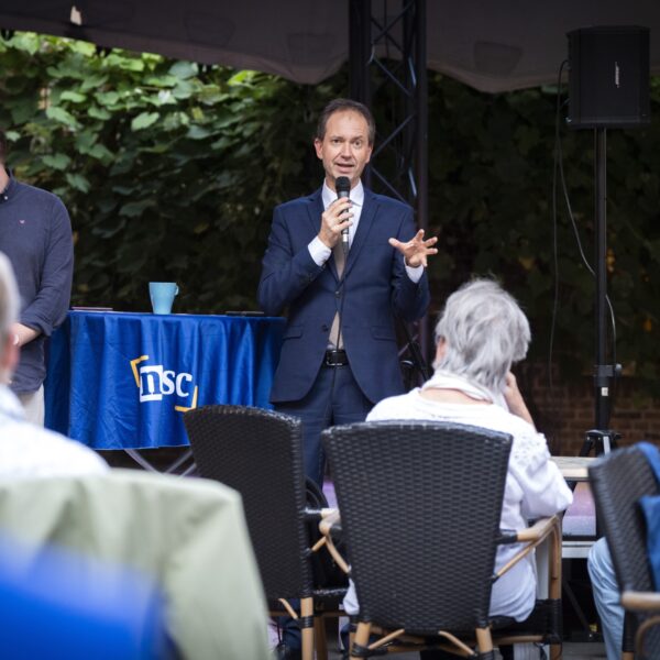 Kabinet gehavend, maar 'het land stort niet zomaar in'