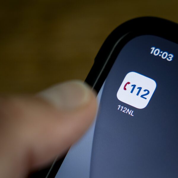 Eén op de drie 112-belletjes is onzin: van broekzakbellers tot eCall-blunders