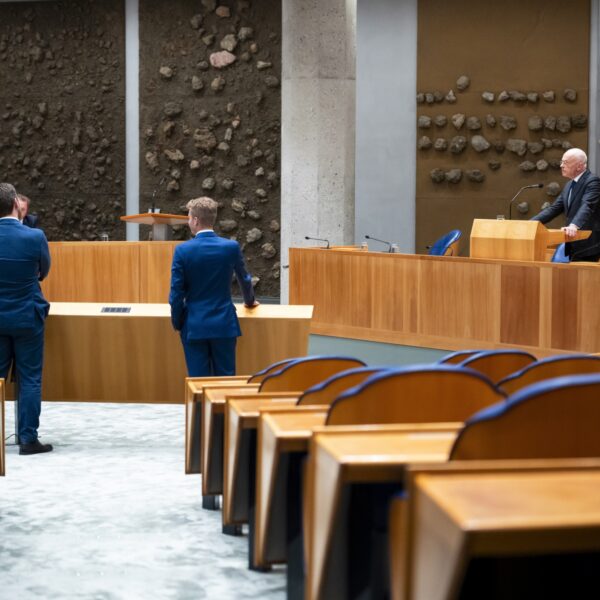 Het vertrouwen in de politiek daalt verder en kiezers verwachten weinig verbetering