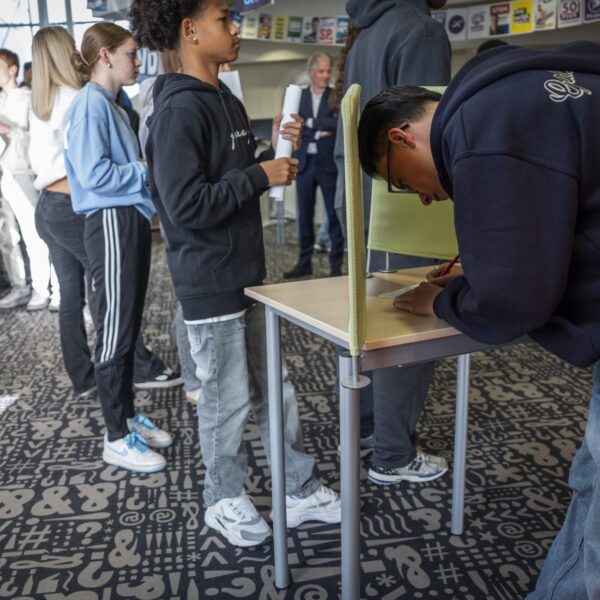 Stemrecht naar 16 jaar? 'Wie de eerste keer stemt, blijft stemmen'