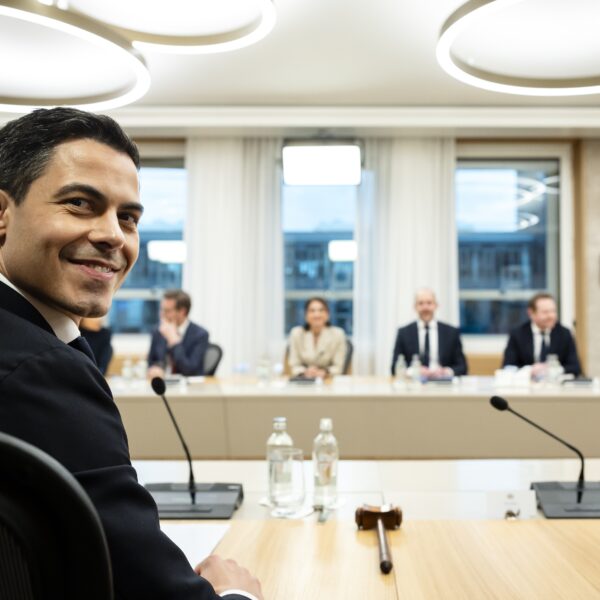 Nieuwsuurverhaal: de ontgroening van premier Jetten