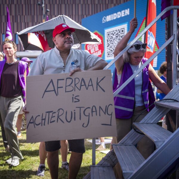 Wat hoopt FNV te bereiken met manifestaties tegen kabinetsplannen rondom sociale zekerheid?