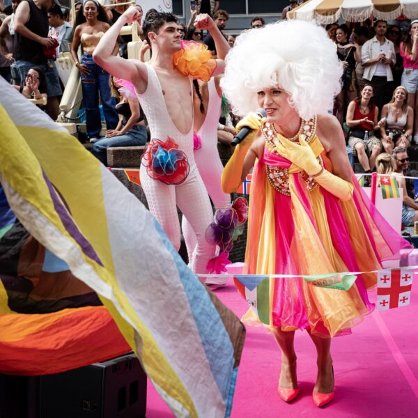 Podcast De Dag: gediscrimineerd tijdens de Pride, wat gebeurt er met je klacht?