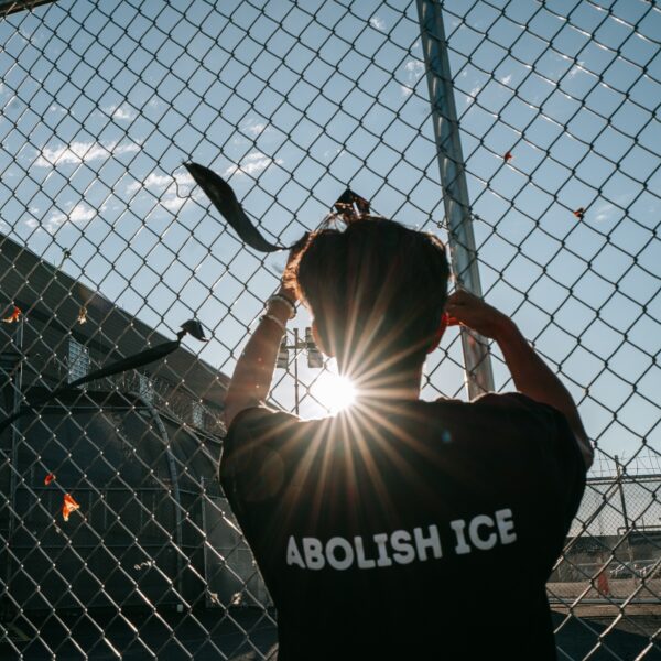 Podcast De Dag: achter het prikkeldraad van ICE-gevangenissen