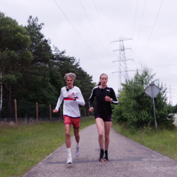 Niels Esmeijer is de haas van langeafstandsloopster Anne Luijten: 'Door hem hoef ik alleen maar aan het rennen te denken'
