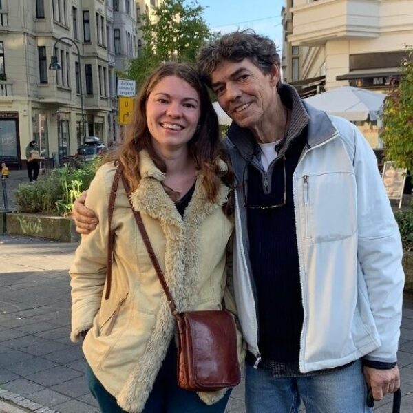 Wat betekent het voor een jong kind als je vader heroïneverslaafd is? Djuna maakte een podcast