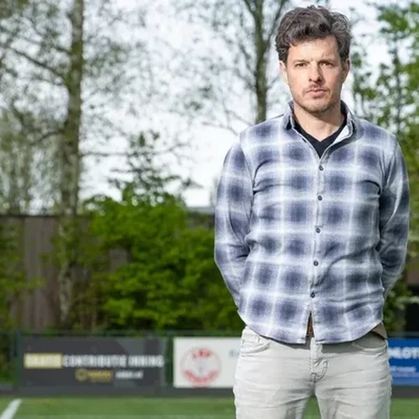 Filemon Wesselink volgde een voetbalteam van gedetineerden