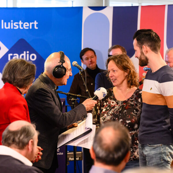 Dit zijn de winnaars van het Groot Dictee der Nederlandse Taal 2024!