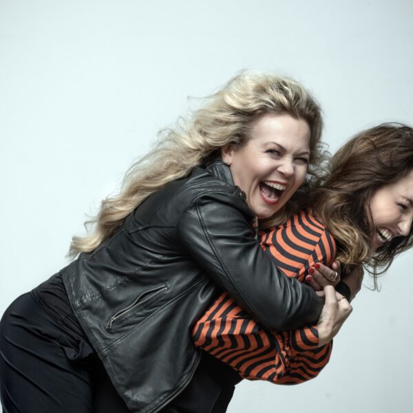 Een Tinderdate die niet weggaat en toegezongen worden door Danny de Munk: dít komt nooit meer goed