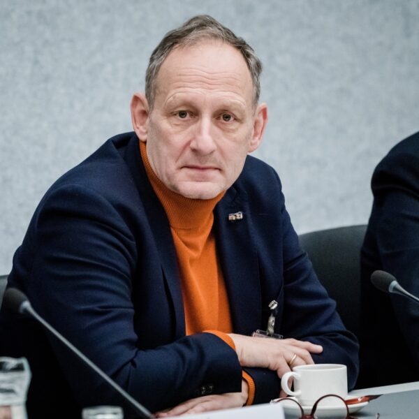 Oud-generaal Mart de Kruif wil maatschappelijke dienstplicht