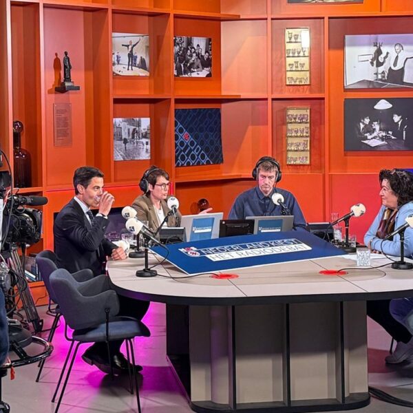 Tien thema's, dertien lijsttrekkers: het NOS Nederland Kiest Radiodebat