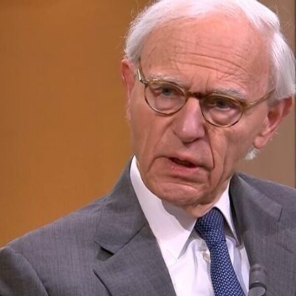 Oud-minister van Financiën Onno Ruding kritisch op 'kortzichtige politici' die mensen beloven dat zij erop vooruitgaan