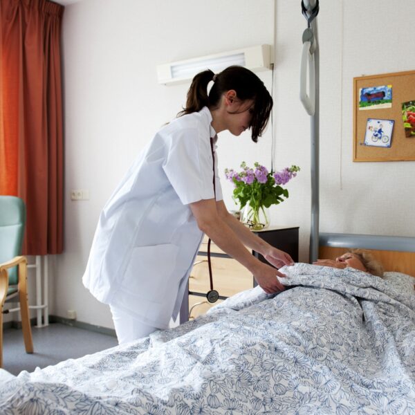 Worden we echt steeds ouder? 'We leven toch een stuk ongezonder?'