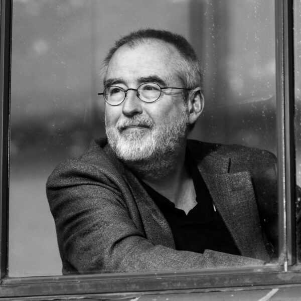 Ronald Giphart nieuwe presentator De Taalstaat