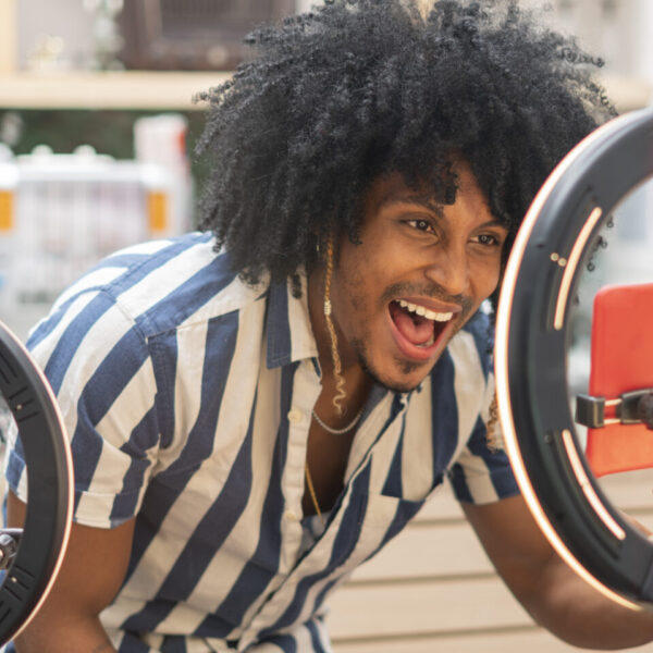 Hoe verleiden influencers ons tot aankopen