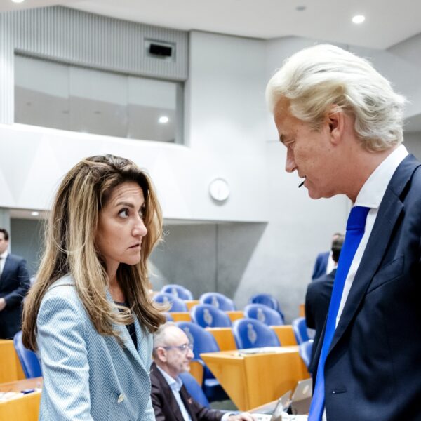 Hoe de VVD en PVV doen aan een wedstrijdje ver plassen