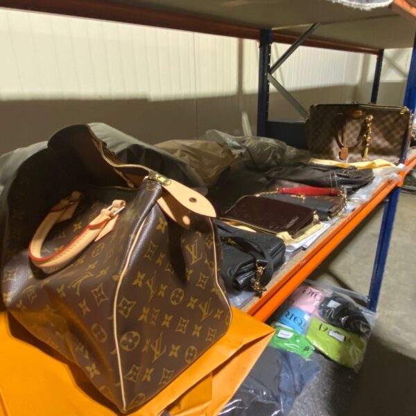 Prada en Picasso's: dit kun je allemaal kopen op designerveilingen van afgepakte criminele goederen