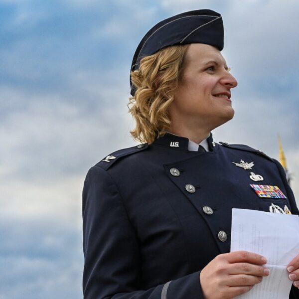 Podcast De Dag: Bree Fram, trans en (nog even) kolonel in het Amerikaanse leger